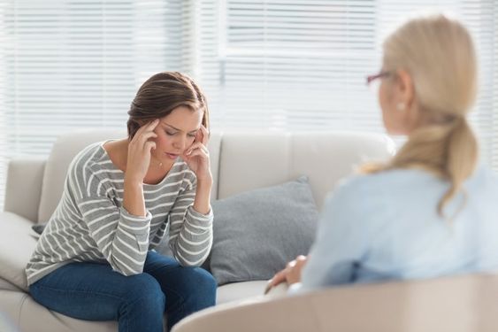 روانشناس خانم برای درمان افسردگی